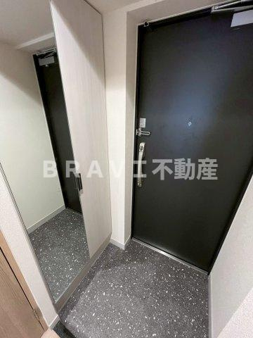プレサンス堺筋本町エグゼブラン　BRAVI不動産の玄関|【プレサンス堺筋本町エグゼブラン】明るい玄関です