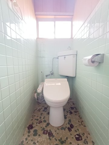 市木町貸家のトイレ