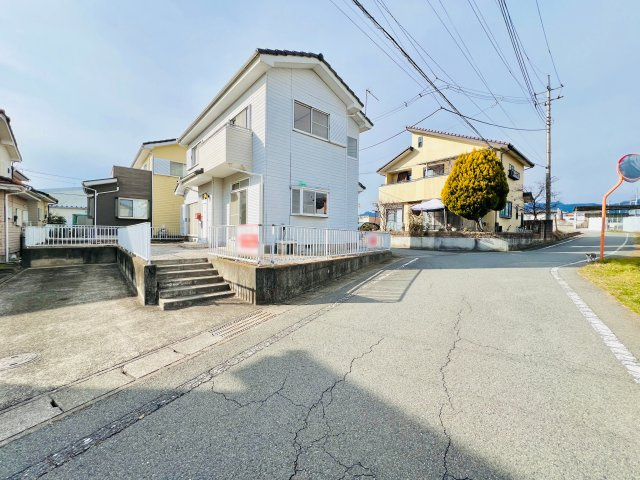 高崎市箕郷町生原の前面道路含む現地写真|車の通りも少なく駐車も楽々♪