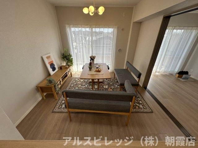 ベルポート朝霞弐番館の居間・リビング|陽当たり良好のリビング