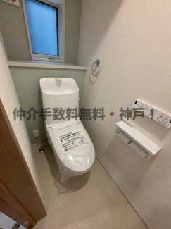 【トイレ】 | 神戸市垂水区南多聞台8丁目　新築戸建　仲介手数料無料！ | シンプルで使いやすいトイレです