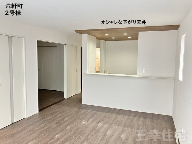 碧南市六軒町の居間・リビング|17帖のリビングは4.5帖の洋室と続き間になって21.5帖の広々とした大空間に