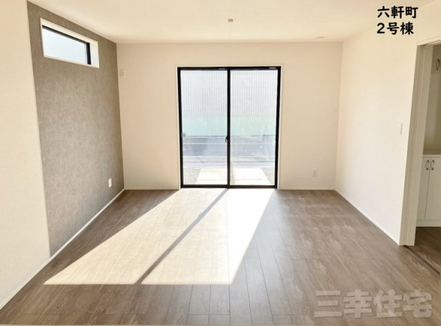 碧南市六軒町の居間・リビング|明るい南向きのリビング17帖