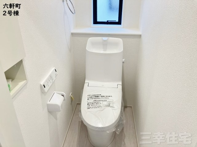 碧南市六軒町のトイレ|2階シャワートイレ。寝ていても近くにあるから安心ね