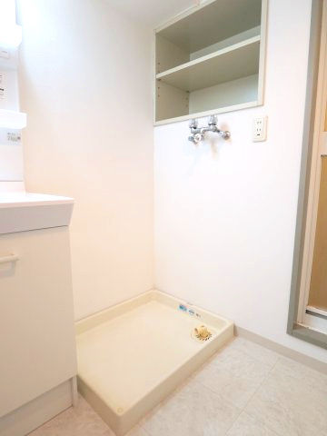 グラントルム弐番館の洗面所|洗濯機置き場