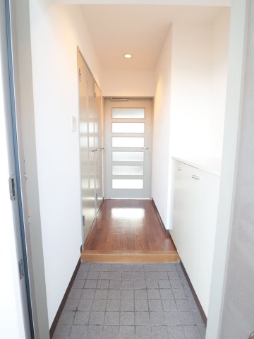 グラントルム弐番館の玄関