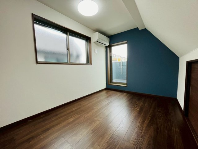 【洋室】 | 西東京市保谷町１丁目　未入居戸建て | 南面からあたたかな日差しが差し込む洋室、自分時間も快適に