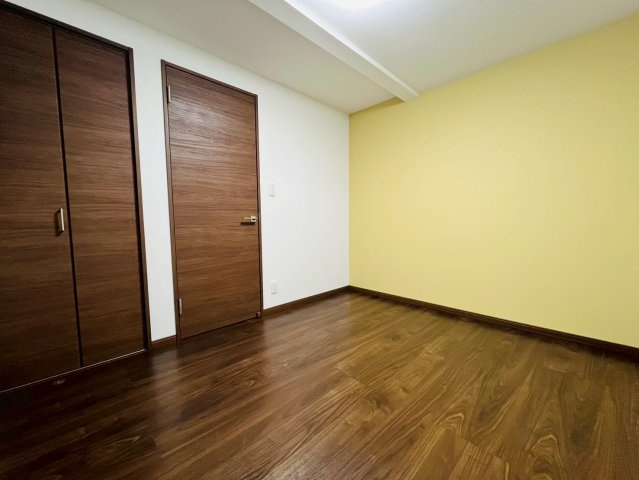 【洋室】 | 西東京市保谷町１丁目　新築戸建て | アクセントクロス施工で、単調になりがちな室内もおしゃれに