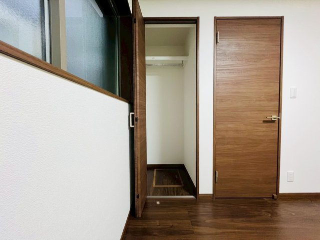 【収納】 | 西東京市保谷町１丁目　新築戸建て | コートなどの衣類もかけて置けるハンガーパイプ付きの収納