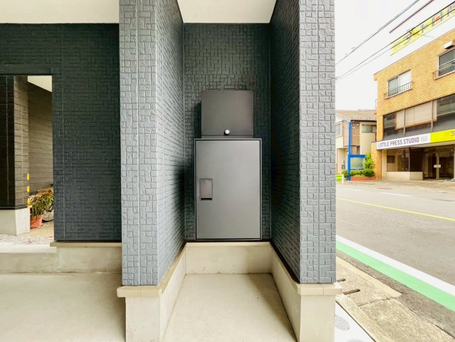 【設備】 | 西東京市保谷町１丁目　未入居戸建て | 宅配ボックス搭載で、不在時の荷物の受け取りも安心です