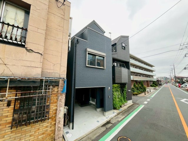 【外観】 | 西東京市保谷町１丁目　新築戸建て | シックで大人な印象、落ち着いた色合いの外観です