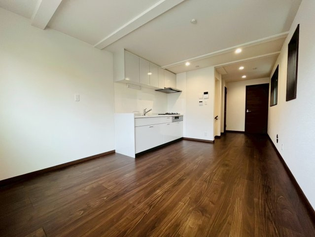 【居間・リビング】 | 西東京市保谷町１丁目　新築戸建て | 床暖房も搭載で、寒い冬もあたたかく過ごせるLDKになります