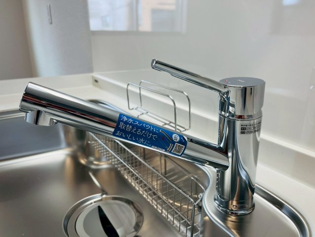 【キッチン】 | 西東京市保谷町１丁目　新築戸建て | 浄水器搭載でお水を購入しなくても毎日きれいまお水で衛生的