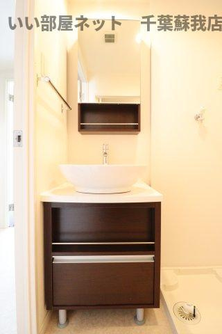 リブリ・ウインディーバレーⅢの独立洗面台|朝の支度にも助かる、独立の洗髪洗面化粧台