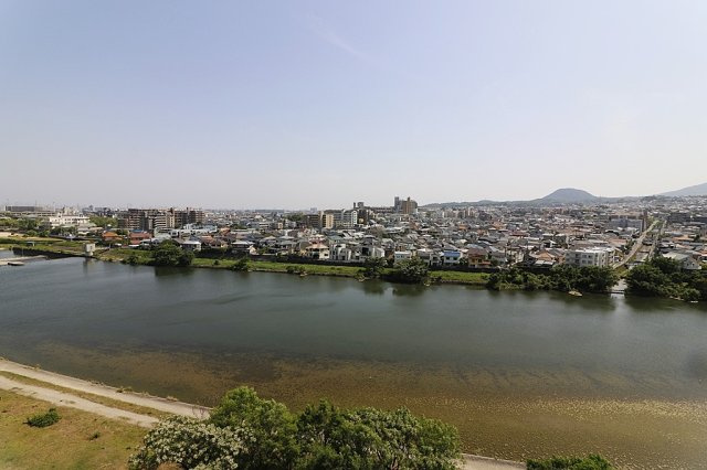 グランドメゾン宝塚の展望|家事の合間などにホッと一息つきながら、景色を眺めるのもいいですね。お天気の様子も確認しやすいです。