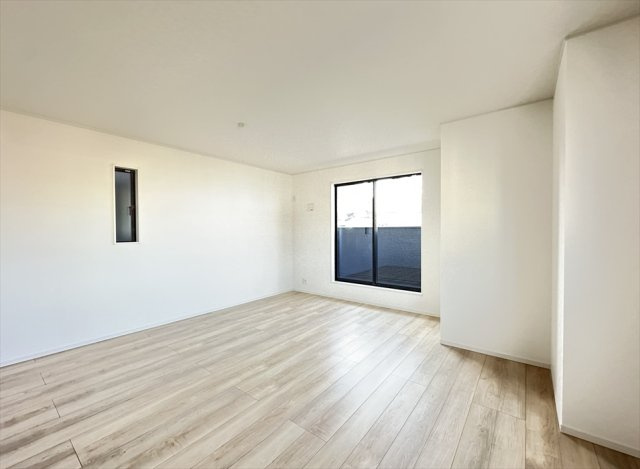 【外観】 | 新座市北野2丁目　新築一戸建住宅　全2棟　(志木本店) | 販売現地／2025年8月21日撮影　
充実した設備仕様で快適な暮らしをサポート！