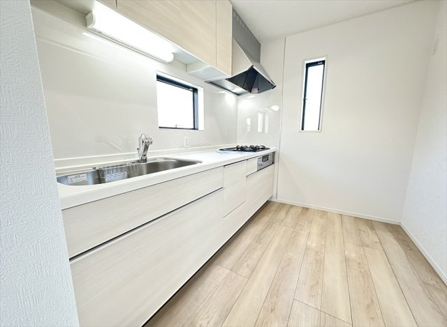 【外観】 | 新座市北野2丁目　新築一戸建住宅　全2棟　(志木本店) | 販売現地／2025年8月21日撮影　
耐震+制震のマイホームで新生活を始めませんか？