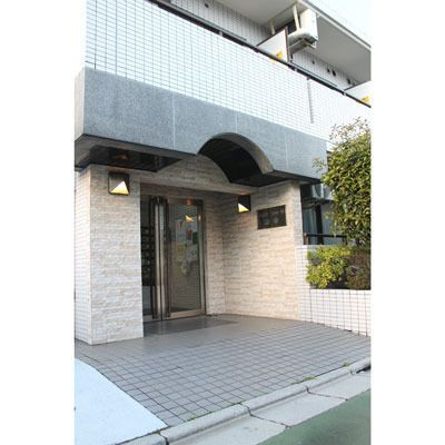 ハイツフローラ府中のエントランス