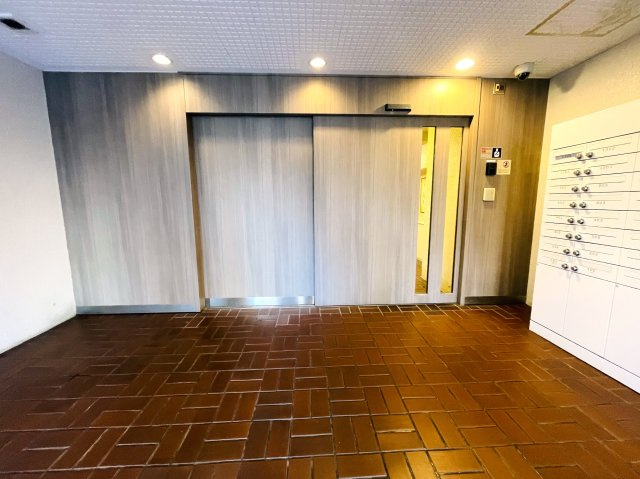 護国寺ロイアルハイツのエントランス