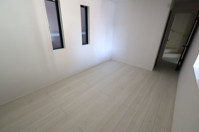 《仲介手数料無料》中央区上峰３丁目3-12新築一戸建てTIARAの洋室