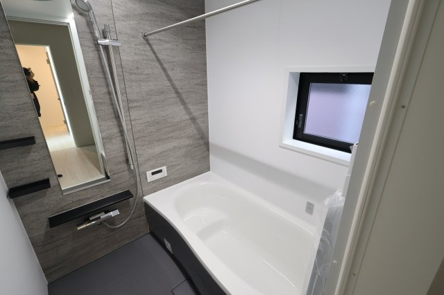 《仲介手数料無料》中央区上峰３丁目3-12新築一戸建てTIARAの浴室
