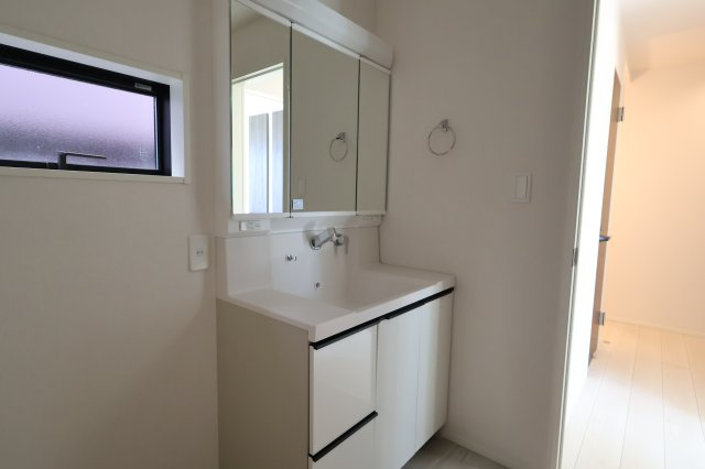 《仲介手数料無料》中央区上峰３丁目3-12新築一戸建てTIARAの独立洗面台