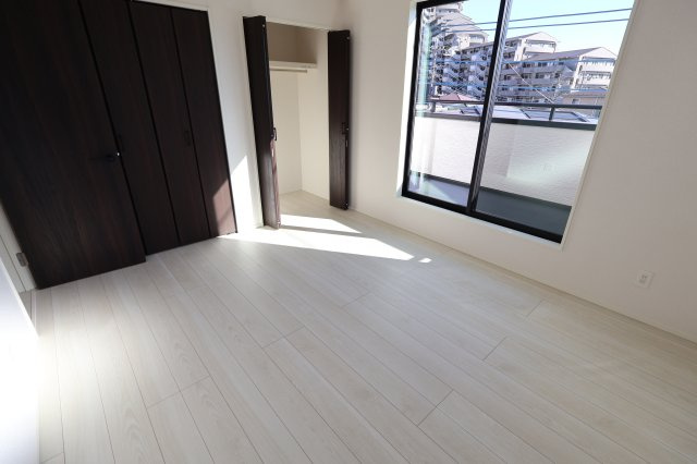 《仲介手数料無料》中央区上峰３丁目3-12新築一戸建てTIARAの洋室