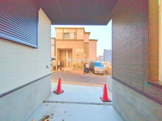 《仲介手数料無料》中央区上峰３丁目3-12新築一戸建てTIARAの駐車場