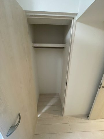 YIELD BS 東京 NORTHの収納|こまごまとしたものを収納できそうですね