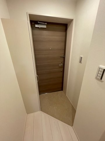 YIELD BS 東京 NORTHの玄関|収納もある玄関です