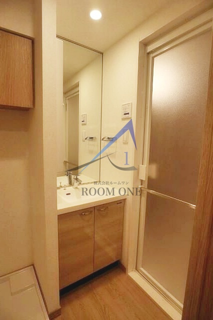 ルーブル下丸子伍番館の洗面所|独立洗面台です。