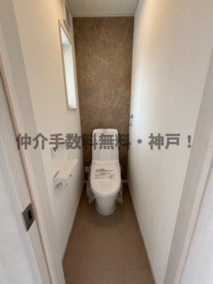 【トイレ】 | 明石市朝霧町3丁目　新築戸建　仲介手数料無料！ | ゆったりとした空間のトイレです