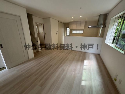 【居間・リビング】 | 明石市朝霧町3丁目　新築戸建　仲介手数料無料！ | 使いやすいリビングです