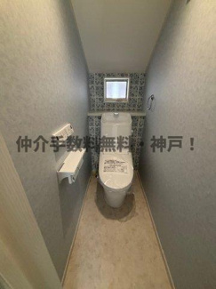 【トイレ】 | 明石市朝霧町3丁目　新築戸建　仲介手数料無料！ | 清潔感のあるトイレです