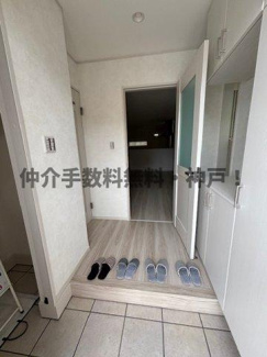 【玄関】 | 明石市朝霧町3丁目　新築戸建　仲介手数料無料！ | 落ち着いた玄関です