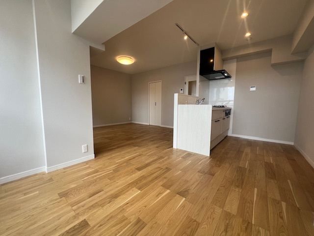 【居間・リビング】 | 湘南台駅前分譲共同ビル