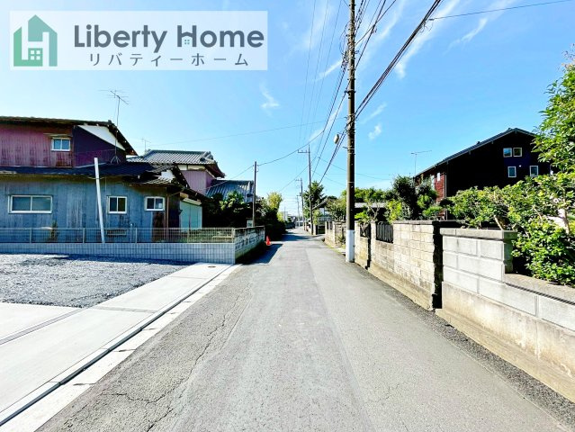 小美玉市小川第1　新築戸建　3号棟の前面道路含む現地写真