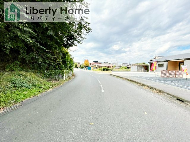 小美玉市小川第1　新築戸建　2号棟の前面道路含む現地写真