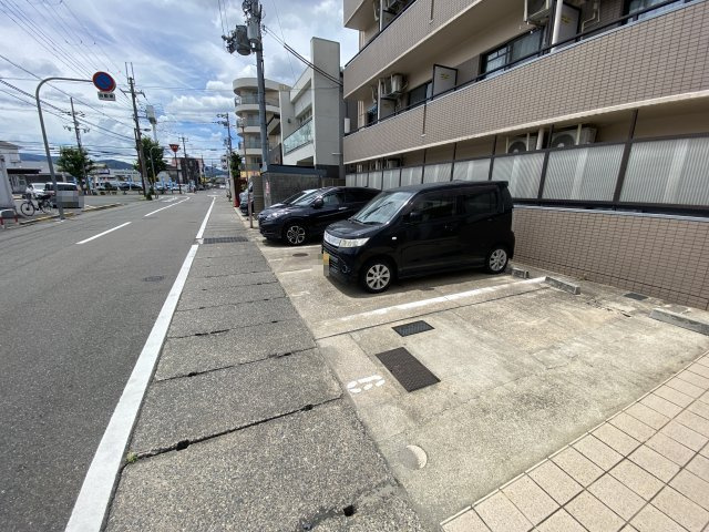 メゾン楠の駐車場