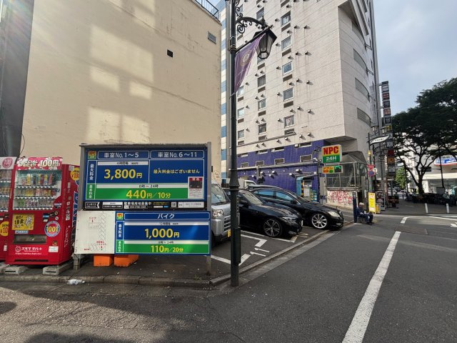新宿土地建物第８ビルの周辺