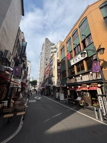 新宿土地建物第８ビルの周辺