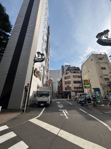 新宿土地建物第８ビルの周辺