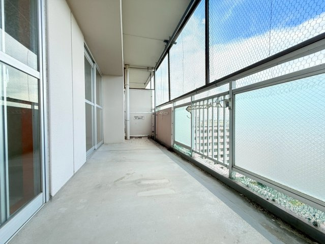 県営伊川谷第2高層住宅2号棟のバルコニー