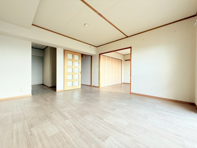 県営伊川谷第2高層住宅2号棟の居間・リビング