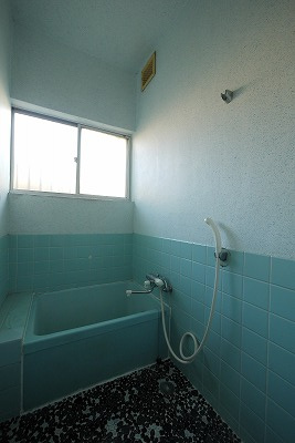 富田戸建2の浴室|※写真は別の部屋のものです。