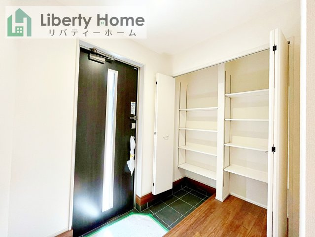 小美玉市小川第1　新築戸建　1号棟の玄関