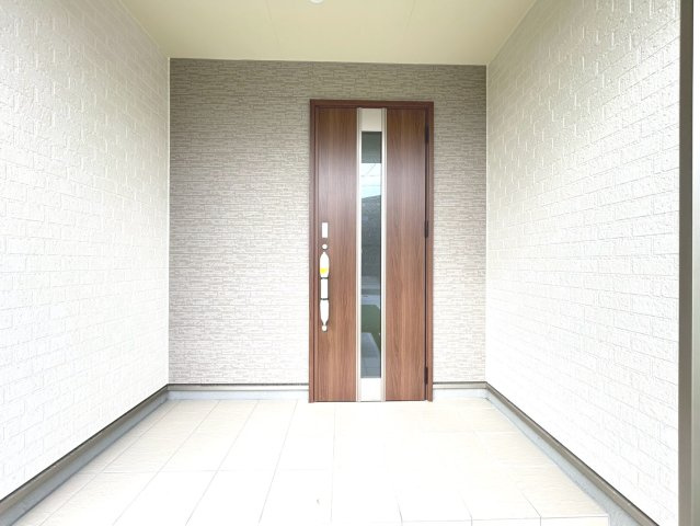 ハートフルタウン　一宮市定水寺　全2区画分譲の玄関|玄関ドアの鍵はディンプルキーと内側はサムターンキーになっており防犯性の高い仕様になっています。