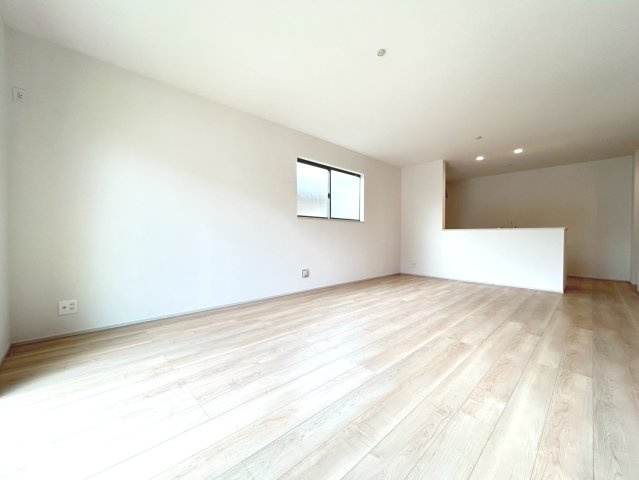 ハートフルタウン　一宮市定水寺　全2区画分譲の居間・リビング|フローリング材には木目調で木材特有の風合いがあり、ナチュラルな美しさになっています。