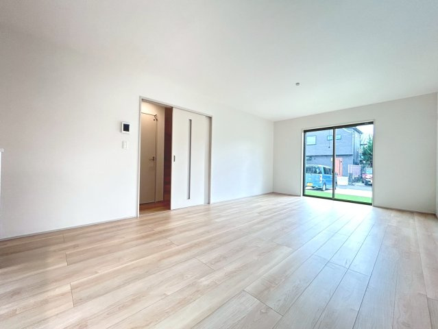 ハートフルタウン　一宮市定水寺　全2区画分譲の居間・リビング|フローリング材には木目調で木材特有の風合いがあり、ナチュラルな美しさになっています。