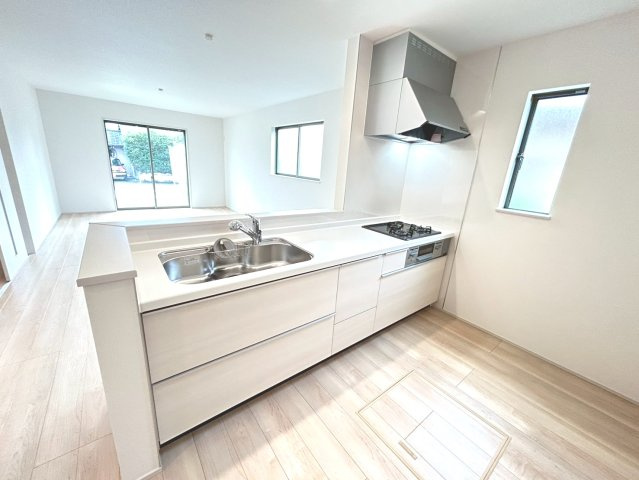 ハートフルタウン　一宮市定水寺　全2区画分譲のキッチン|お手入れがラクなステンレスをトップ部分に使用した機能的で美しいシステムキッチンを使用しています。